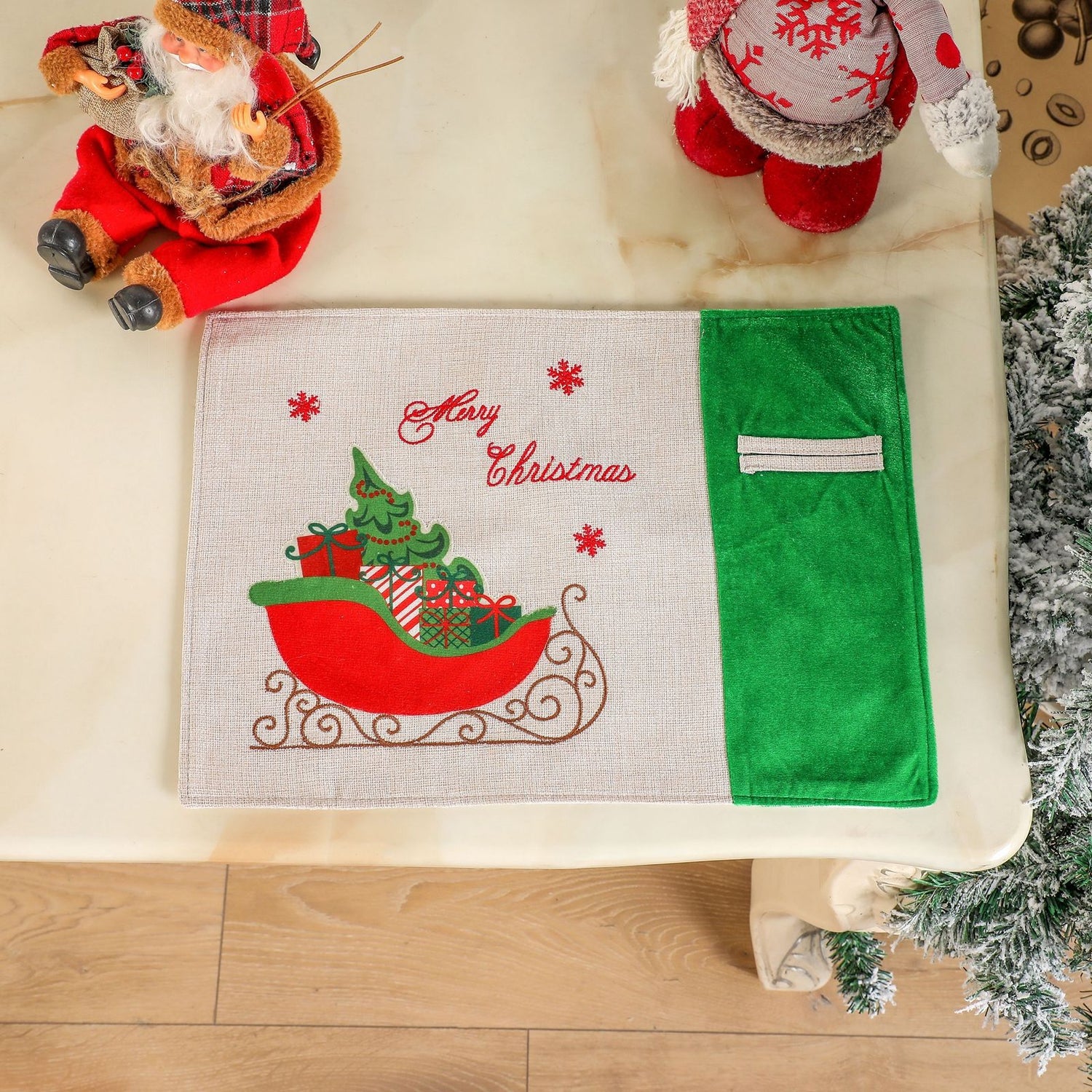 Christmas decoration supplies, red and green gift packages, car meal mats, Christmas tree dining table mats, insulation mats